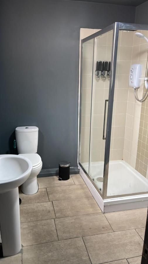Town Center Large 2 Bedroom Apartment- Sleeps Up To 6 - Dogs Welcome - 2 Minutes From Train Station Blackpool Eksteriør bilde