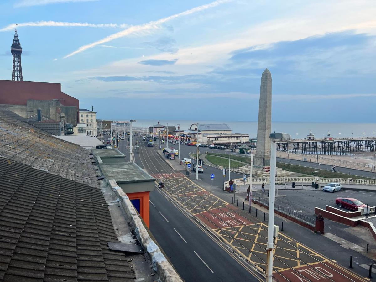 Town Center Large 2 Bedroom Apartment- Sleeps Up To 6 - Dogs Welcome - 2 Minutes From Train Station Blackpool Eksteriør bilde